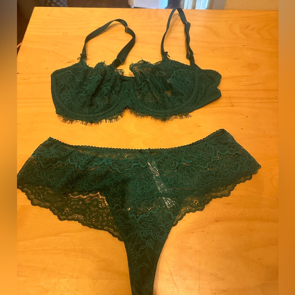 VICTORIA SECRET DREAM ANGELS LINGERIE MATCHING SET 36C and size Medium